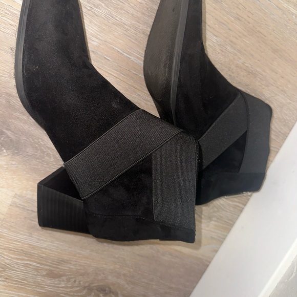 Ann Klein Solid Black Block Heel Closed Toe Suede Boots Zip Up Size 9 - Picture 12 of 16